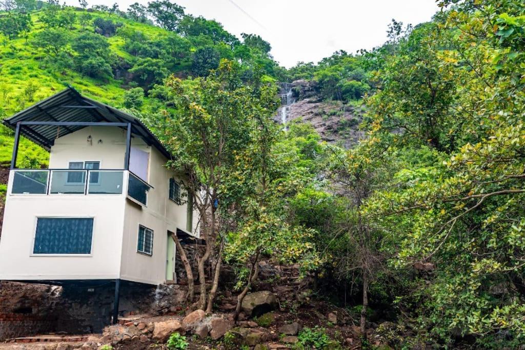 Forest Den Villa Pune